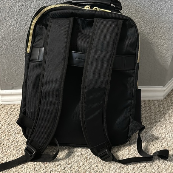 Kenneth Cole Reaction backpack - Picture 5 of 11